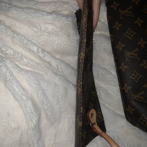 Louis Vuitton Wristlet Pouch - Picture 4 of 9